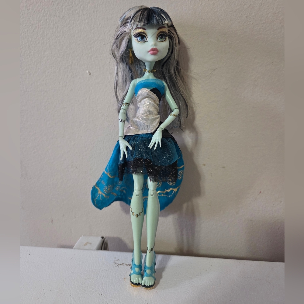 Monster High 13 Wishes Haunt the Casbah Frankie Stein Doll